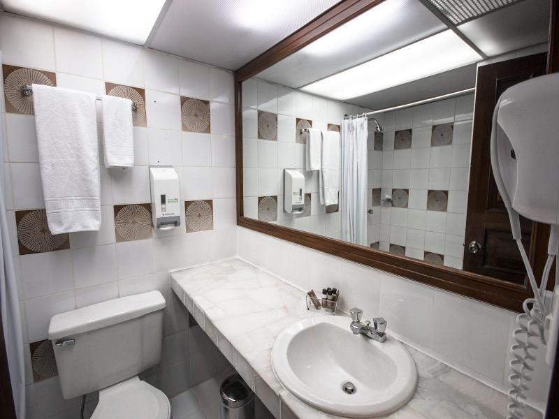 Hotel Presidente Cuenca Ngoại thất bức ảnh